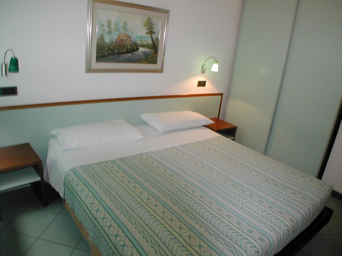 Residence Mediterraneo San Benedetto del Tronto Room photo